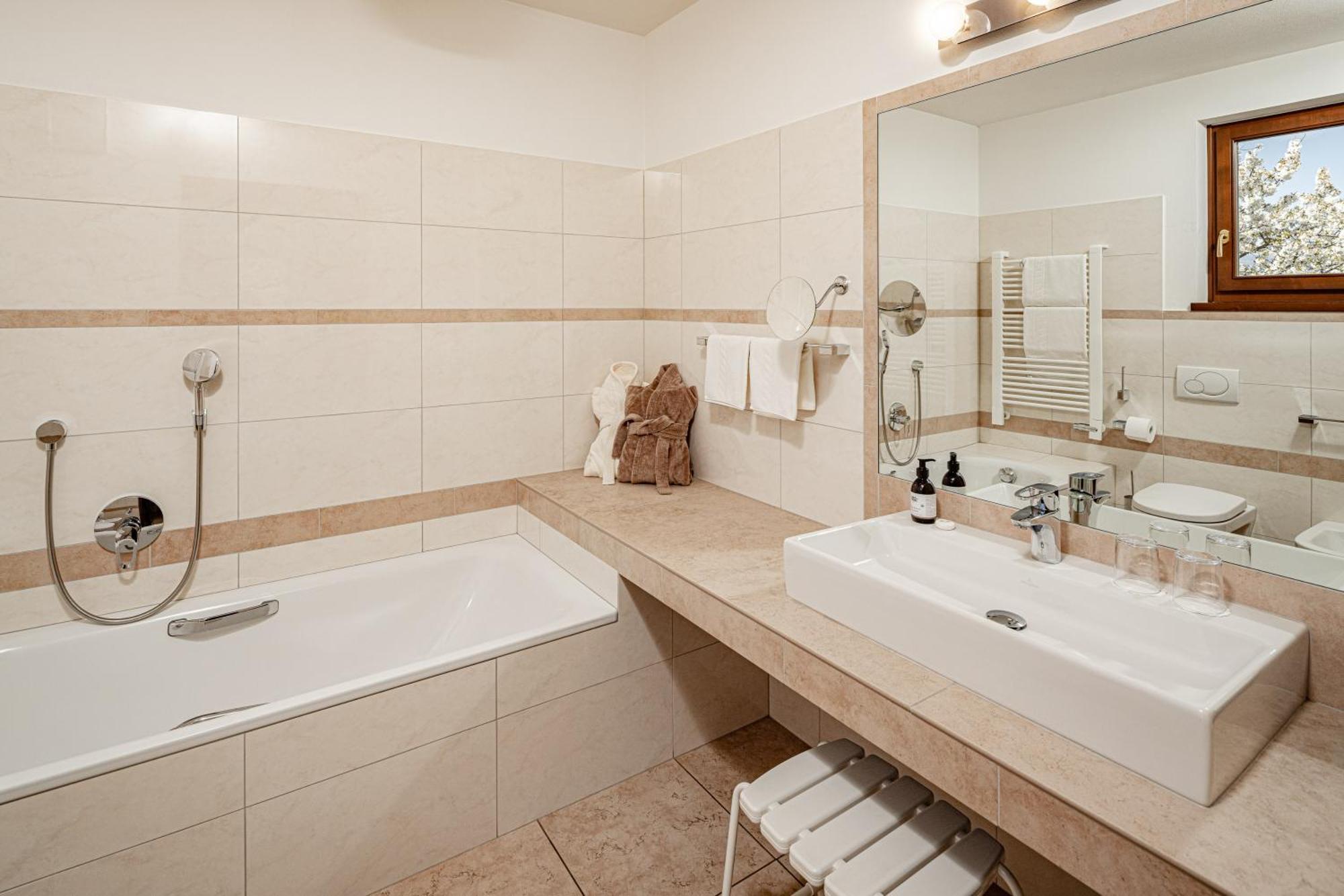 Hotel Haus am Hang Kaltern Zimmer foto