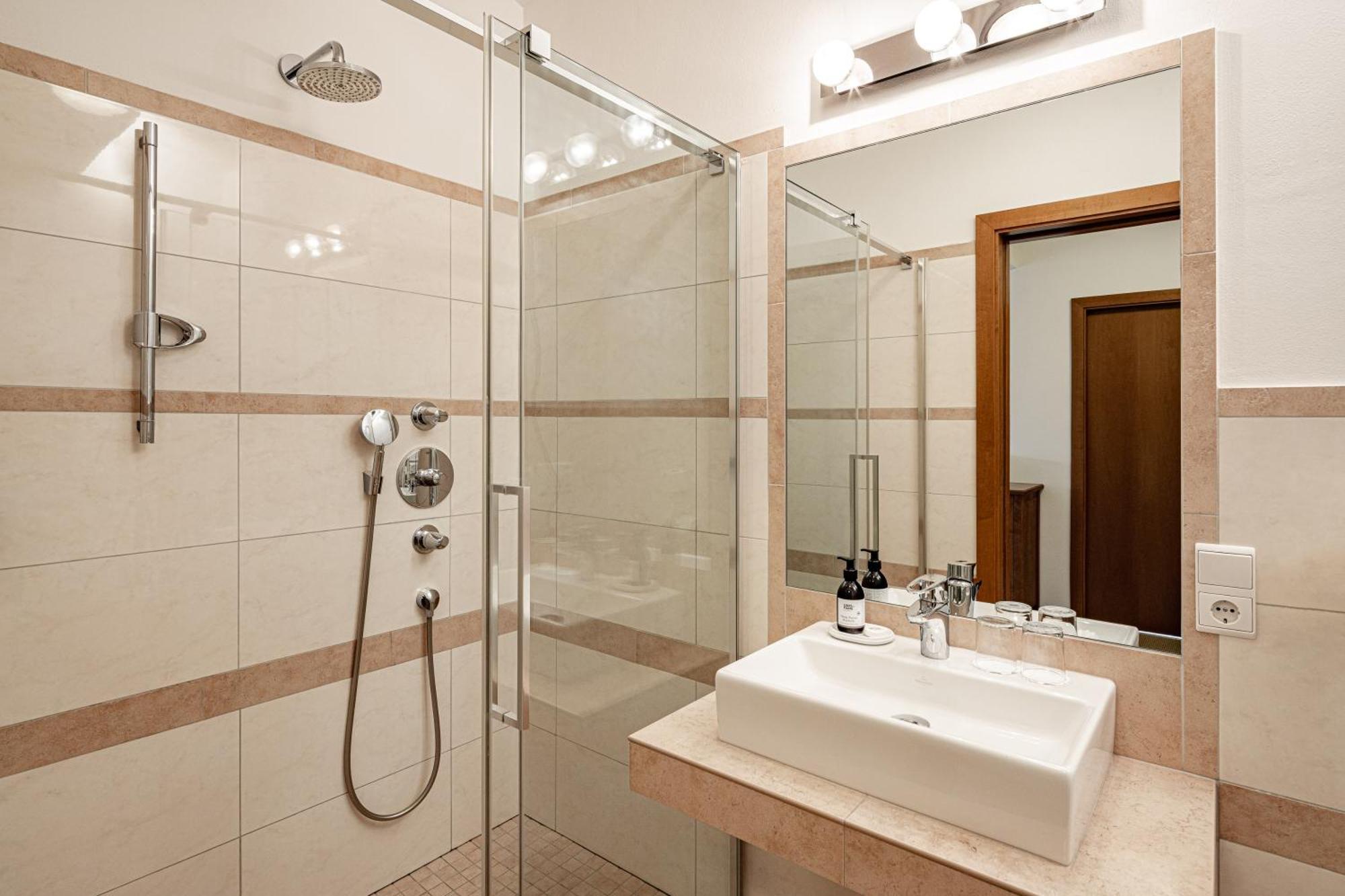 Hotel Haus am Hang Kaltern Zimmer foto